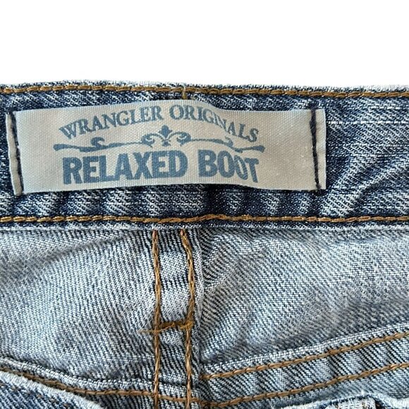Wrangler Genuine Relaxed Boot Cut Medium Wash Blue Jeans Size 33" x 30" #J3-1524 - Picture 5 of 7